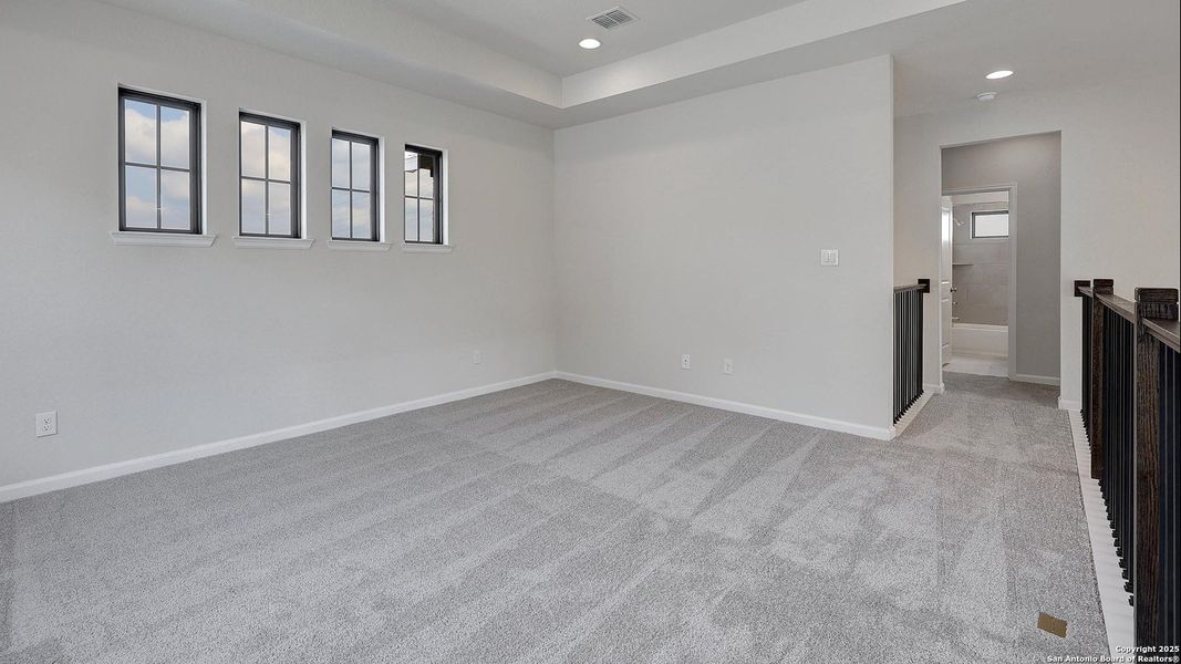 Spacious, unfurnished interior of a new home in Haby Hill 50', San Antonio (Image 14). Spacious, unfurnished interior of a new home in Haby Hill 50', San Antonio (Image 14).