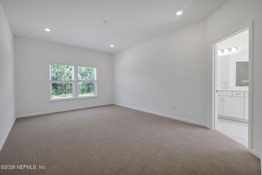 Spacious, unfurnished interior of a new home in Hyland Trail, Green Cove Springs (Image 43).