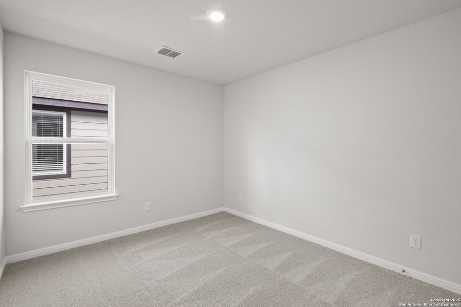 Spacious, unfurnished interior of a new home in Timber Creek, San Antonio (Image 25).