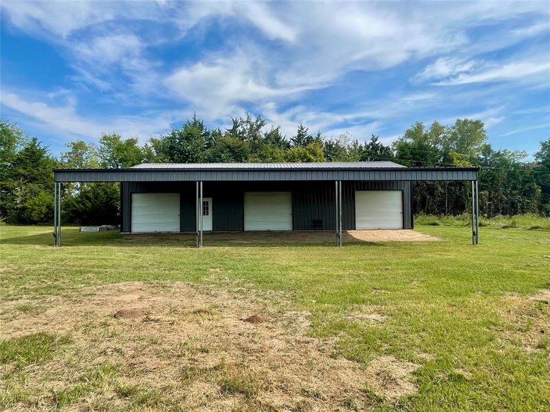 Exterior details and patio area of a home in , Terrell (Image 12).
