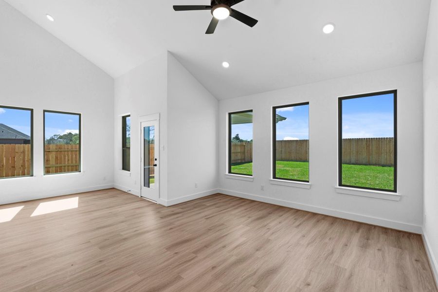 Natural light glistens through every inch of this stunner! Natural light glistens through every inch of this stunner!