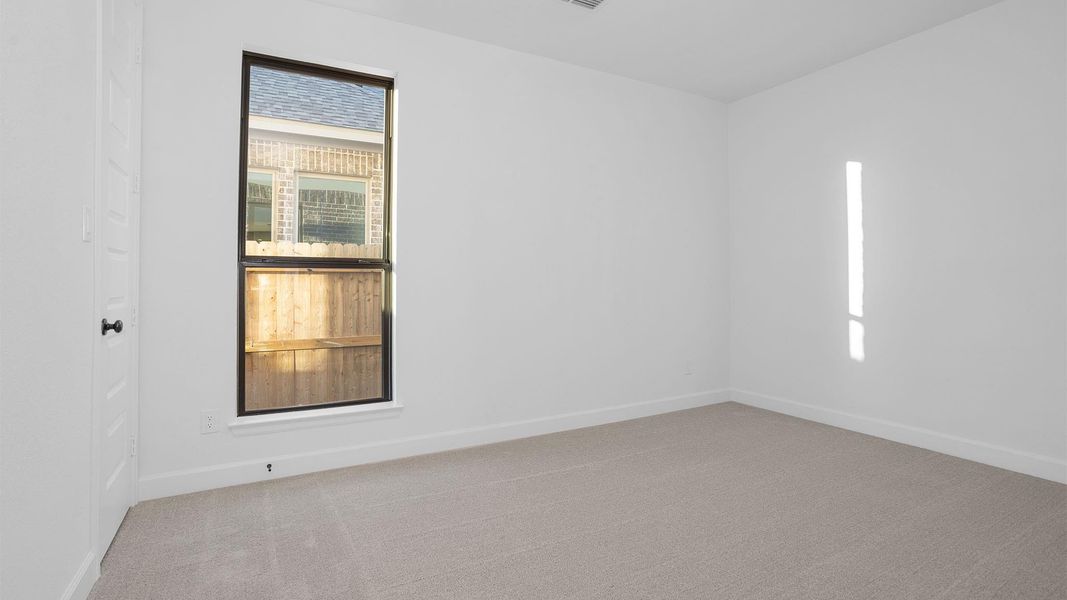 Spacious, unfurnished interior of a new home in Valencia, Manvel (Image 14).