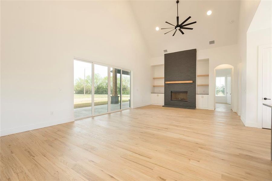 Spacious, unfurnished interior of a new home in , Celeste (Image 16).