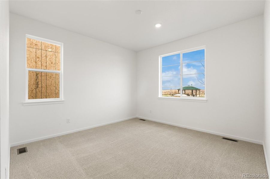 Spacious, unfurnished interior of a new home in Harvest Crossing, Aurora (Image 18).