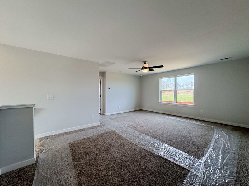Spacious, unfurnished interior of a new home in , Gallatin (Image 10).