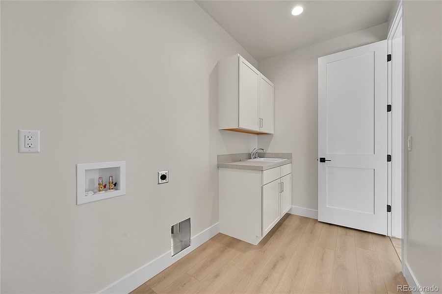 Laundry Room with hookups