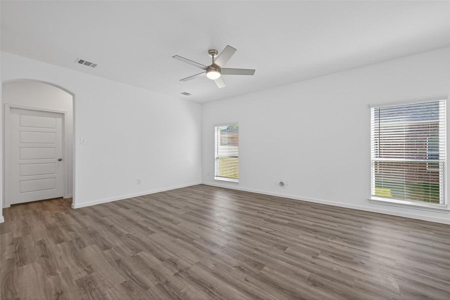 Spacious, unfurnished interior of a new home in Enclave at Willis, Willis (Image 24).