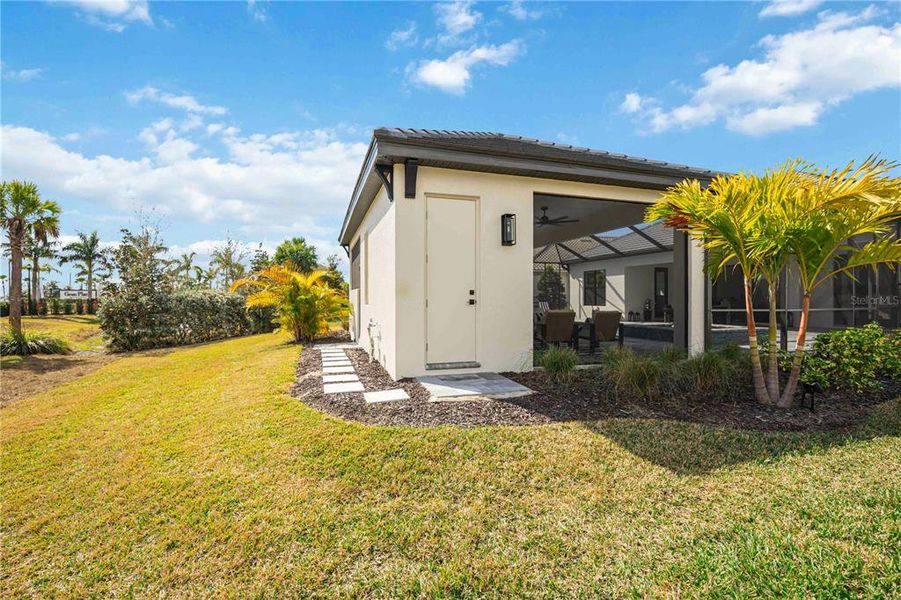 Exterior details and patio area of a home in Gran Place, Venice (Image 30).