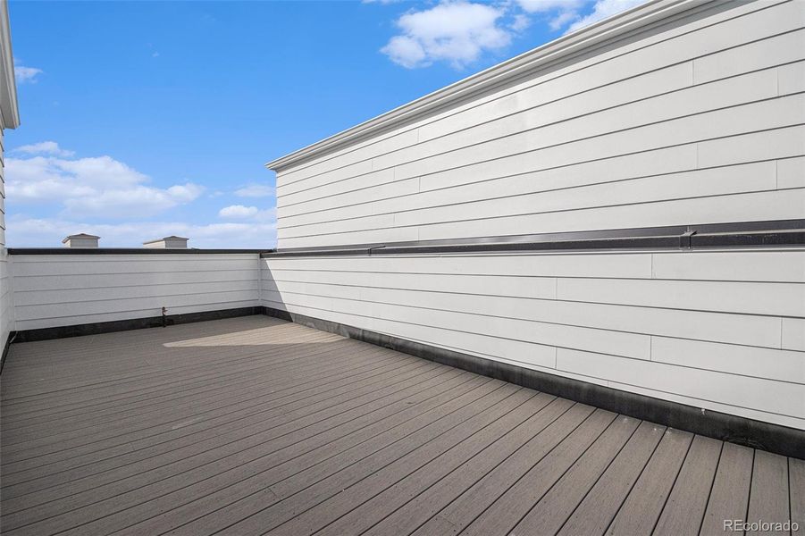 Rooftop deck w gas line