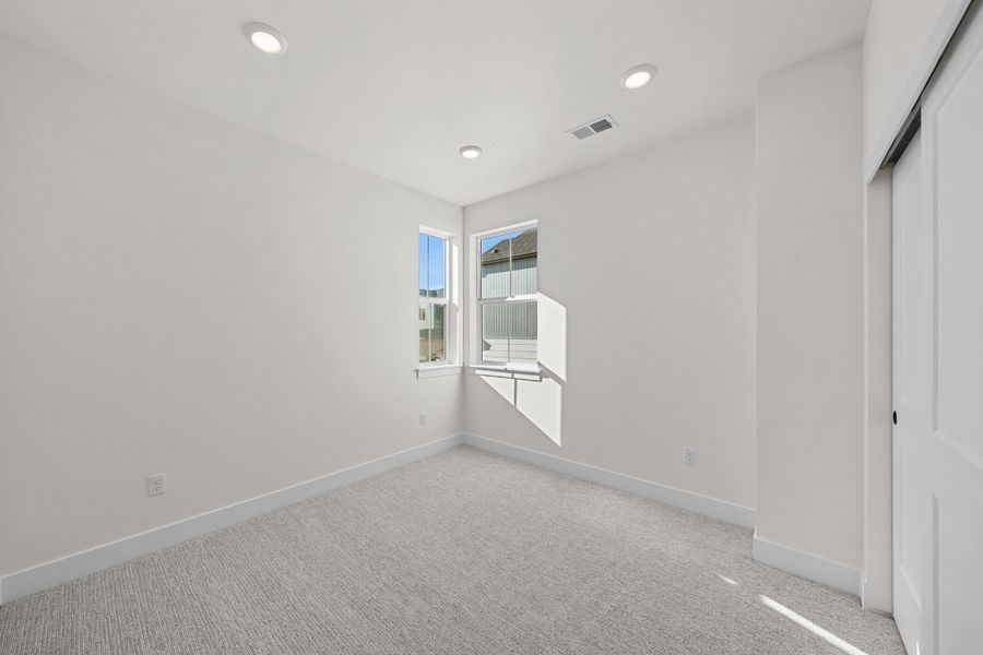 Spacious, unfurnished interior of a new home in Trumark Homes at Sterling Ranch, Littleton (Image 28).