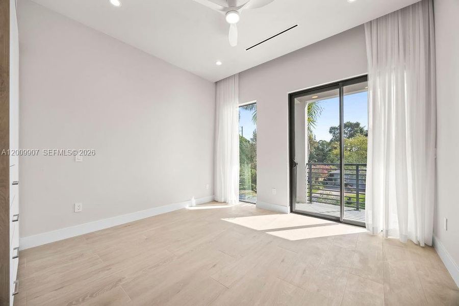 Spacious, unfurnished interior of a new home in , Fort Lauderdale (Image 48).