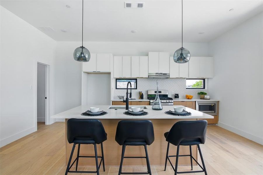 Furnished interior view inside a new home in , Dallas (Image 19).