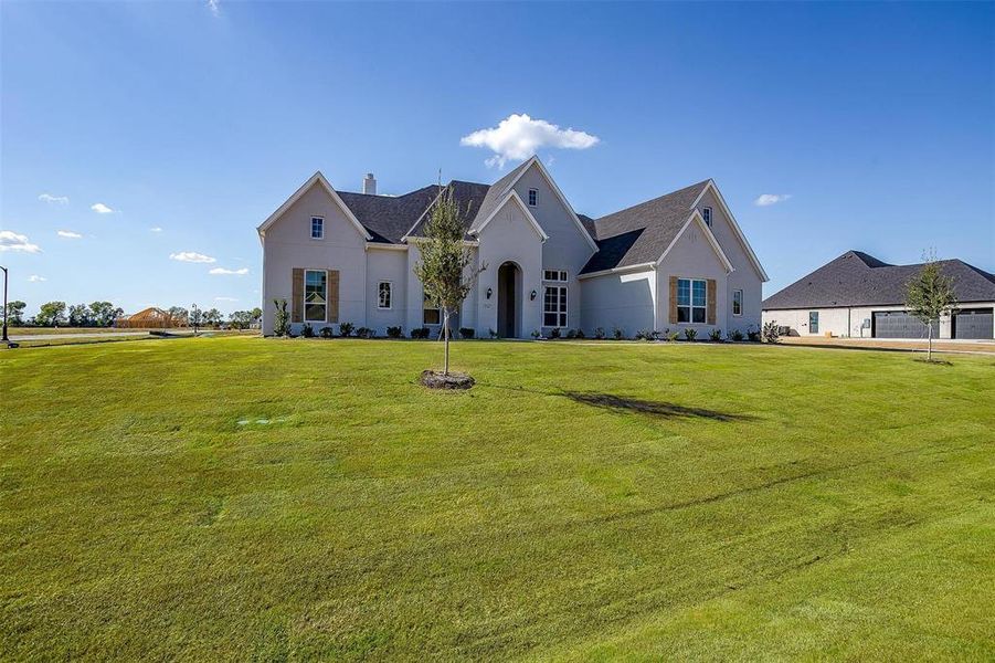 View of front of home featuring a front yard