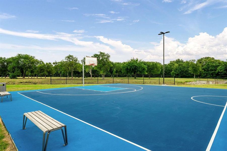 Community amenities in West Crossing, Anna (Image 31). Community amenities in West Crossing, Anna (Image 31).