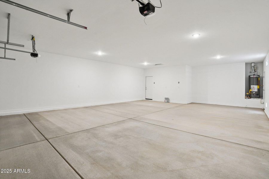 41-web-or-mls-W Mellen Ln-S0512-037