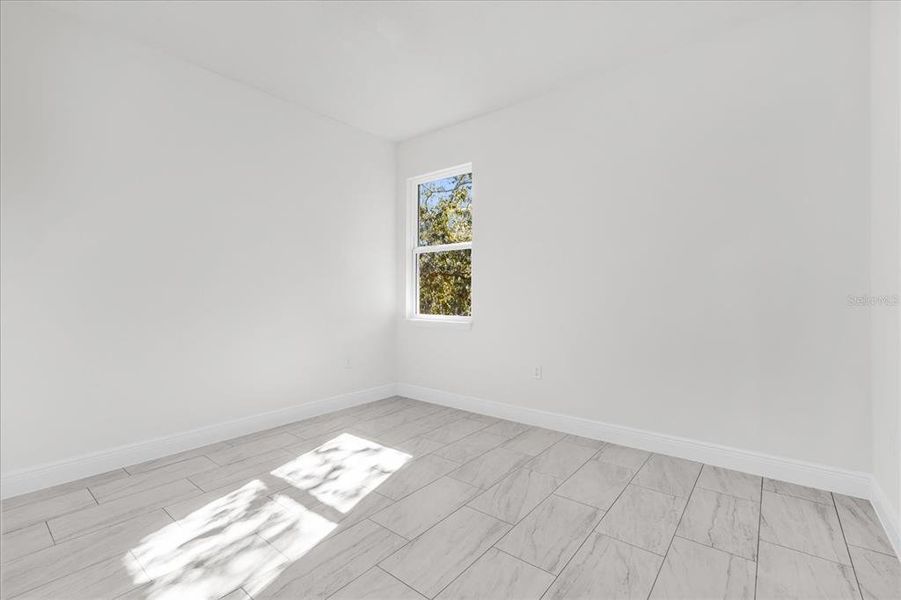 Spacious, unfurnished interior of a new home in , Citrus Springs (Image 25).