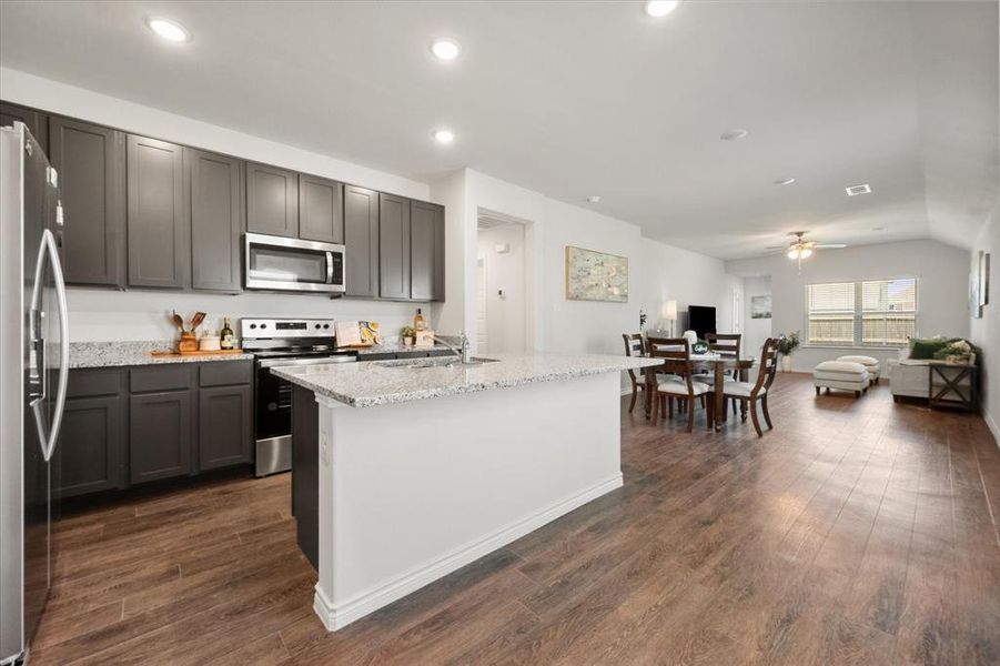 Furnished interior view inside a new home in Deer Creek, Fort Worth (Image 7).