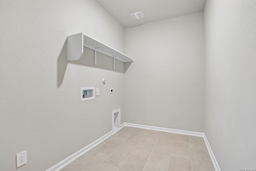 Spacious, unfurnished interior of a new home in Thomas Pond, San Antonio (Image 35). Spacious, unfurnished interior of a new home in Thomas Pond, San Antonio (Image 35).