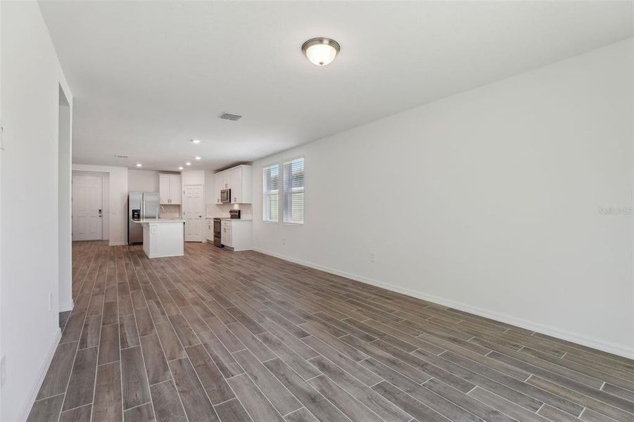 Spacious, unfurnished interior of a new home in Lawson Dunes - Signature Series, Haines City (Image 33).