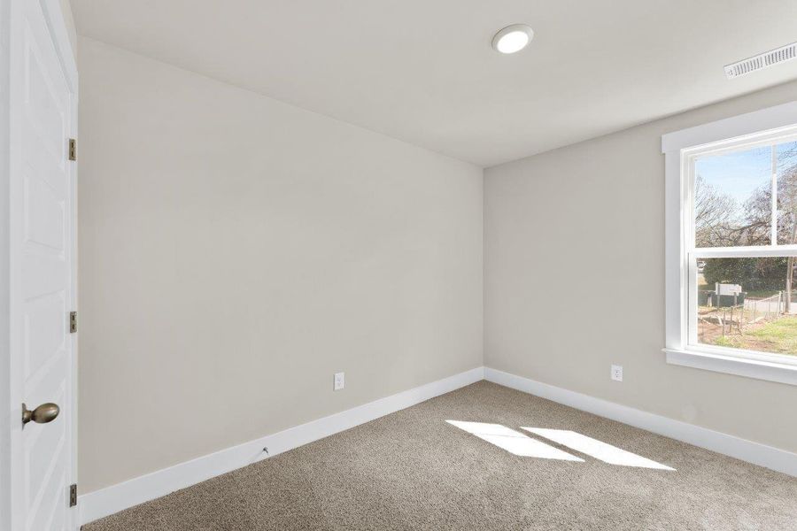 Spacious, unfurnished interior of a new home in Founder's Park, Summerville (Image 13).