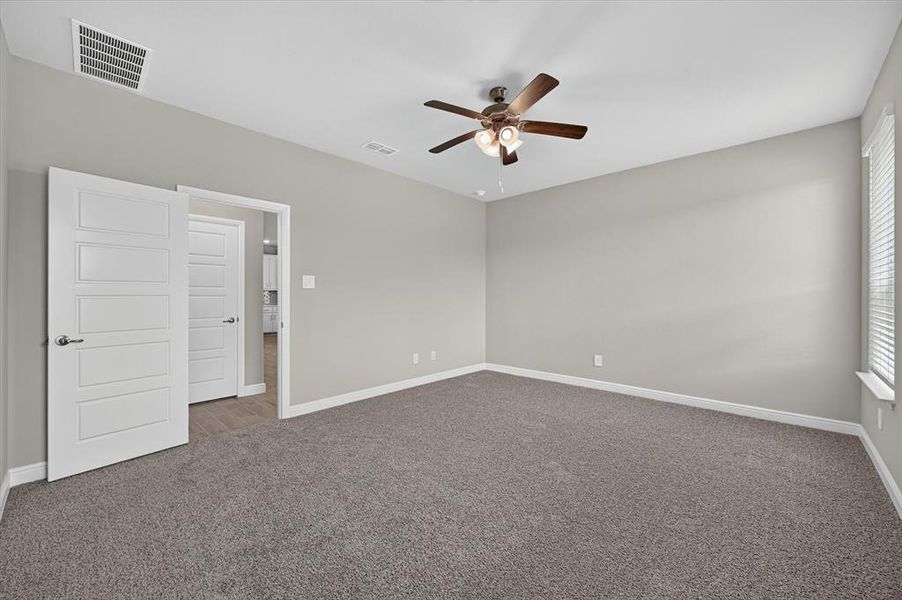 Spacious, unfurnished interior of a new home in , Justin (Image 14).