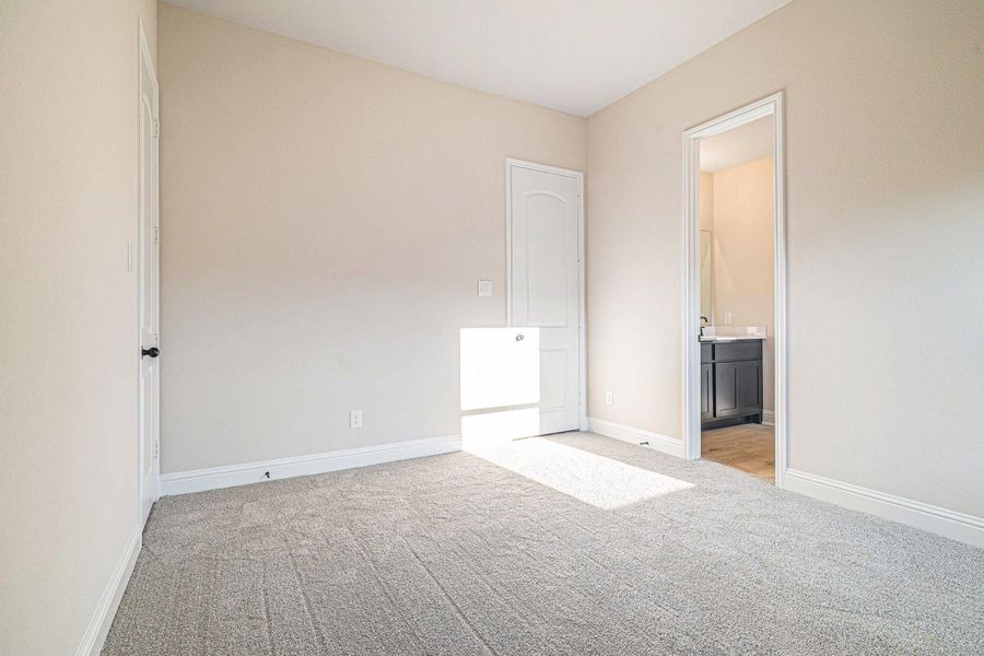 Spacious, unfurnished interior of a new home in Deer Pines, Conroe (Image 29). Spacious, unfurnished interior of a new home in Deer Pines, Conroe (Image 29).