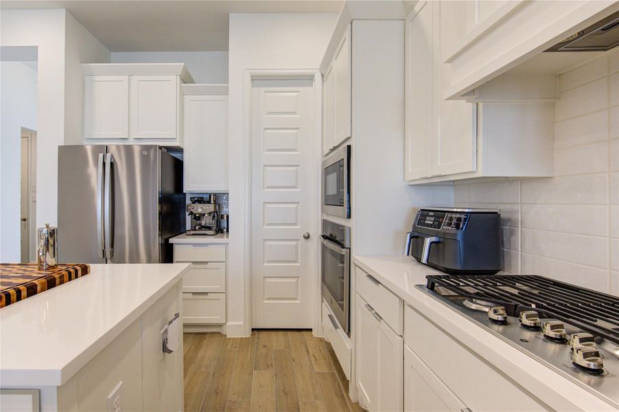 Furnished interior view inside a new home in Cross Creek West, Fulshear (Image 8).