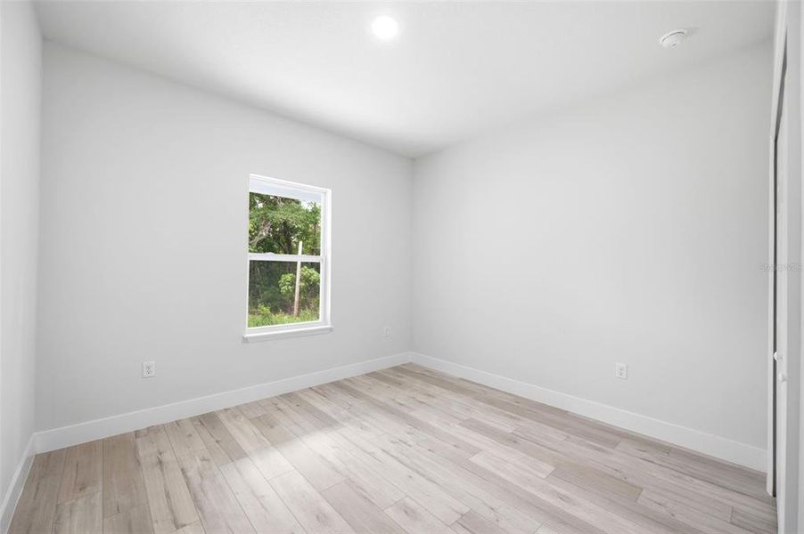 Spacious, unfurnished interior of a new home in , Citrus Springs (Image 28).
