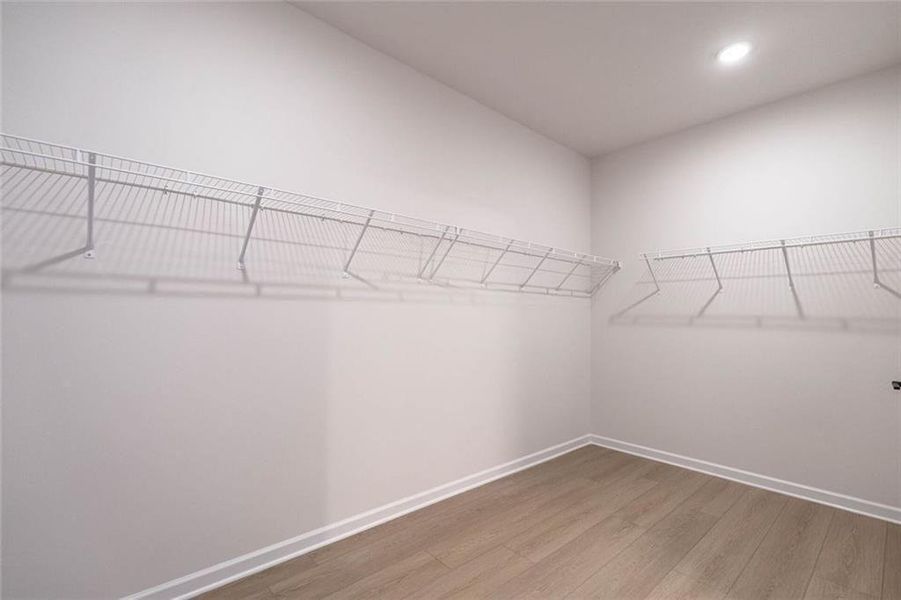 Spacious, unfurnished interior of a new home in Southbend, Rome (Image 19).