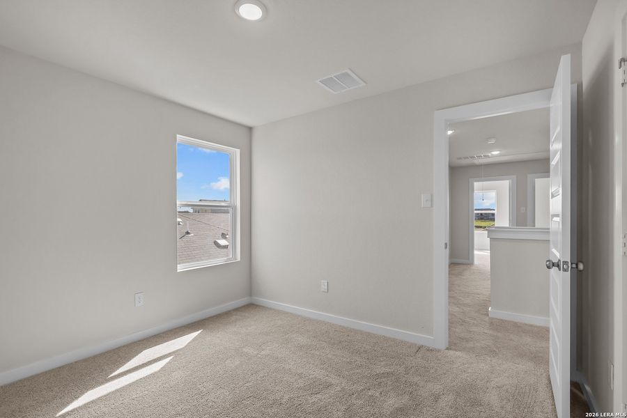 Spacious, unfurnished interior of a new home in Mesa Vista, San Antonio (Image 25).