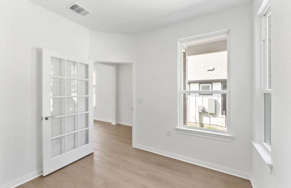 Spacious, unfurnished interior of a new home in Sun City Texas, Georgetown (Image 18).