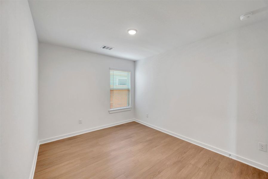 Spacious, unfurnished interior of a new home in Summerview, Fulshear (Image 22). Spacious, unfurnished interior of a new home in Summerview, Fulshear (Image 22).