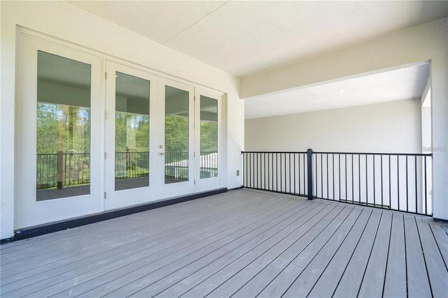 Exterior details and patio area of a home in , Montverde (Image 3).