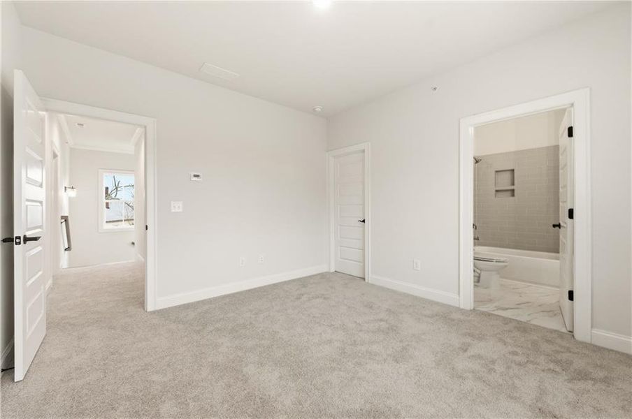 Spacious, unfurnished interior of a new home in , Marietta (Image 23).