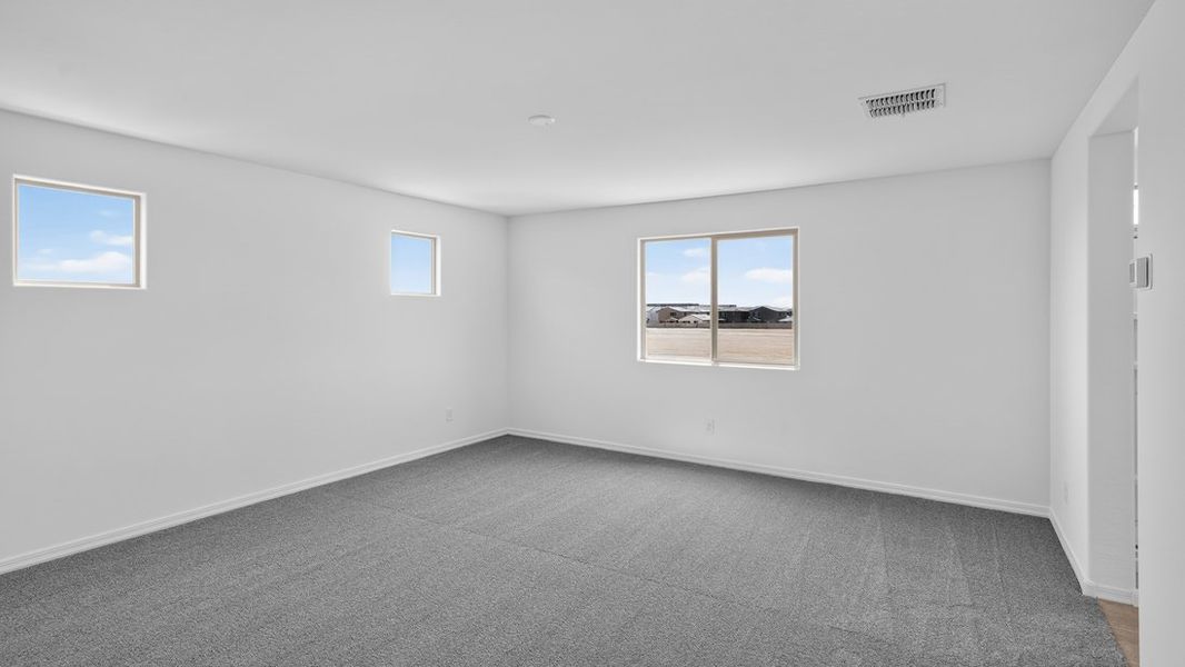 Spacious, unfurnished interior of a new home in Allen Ranches, Litchfield Park (Image 13).