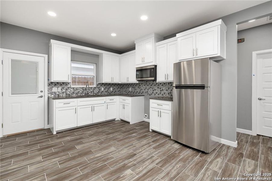 Furnished interior view inside a new home in , Alamo (Image 5).