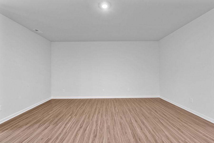 Spacious, unfurnished interior of a new home in Fieldstone, Lexington (Image 19).