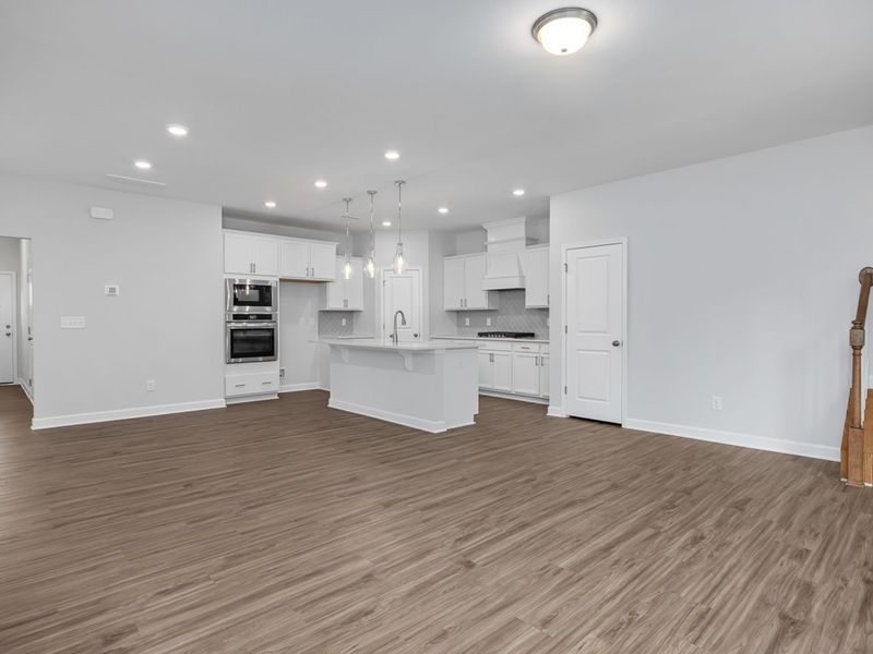 Spacious, unfurnished interior of a new home in Lake Park Villas, Wylie (Image 14).