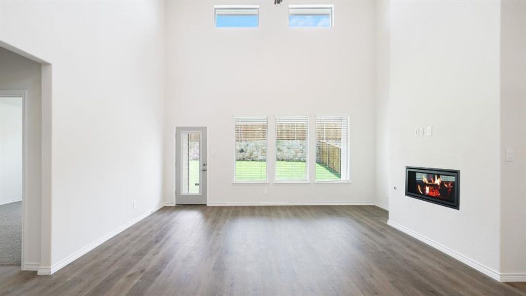 Spacious, unfurnished interior of a new home in The Landing at Hidden Lakes, McKinney (Image 20).