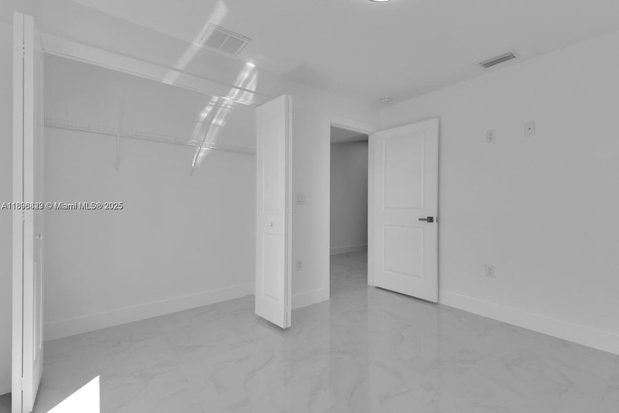 Spacious, unfurnished interior of a new home in , Lehigh Acres (Image 14).