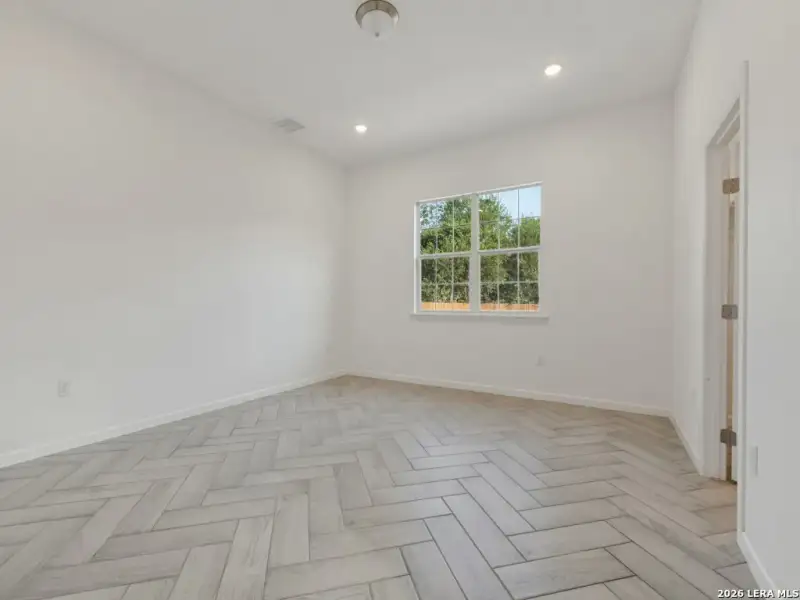 Spacious, unfurnished interior of a new home in , San Antonio (Image 11).