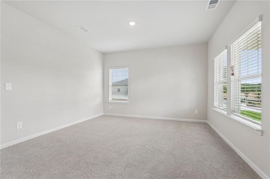 Spacious, unfurnished interior of a new home in Northwoods at Mirror Lake, Villa Rica (Image 37).