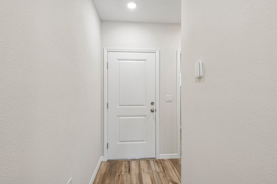 Spacious, unfurnished interior of a new home in Pasadena Ridge, Dade City (Image 18).