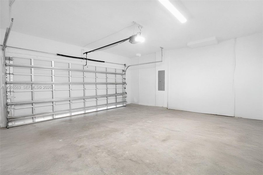 Spacious, unfurnished interior of a new home in , Homestead (Image 32).