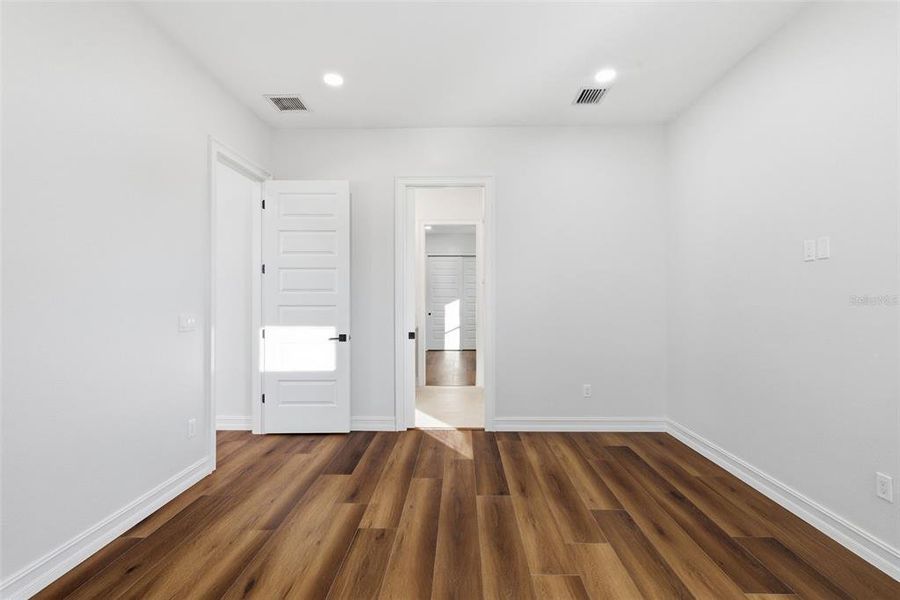 Spacious, unfurnished interior of a new home in , St. Petersburg (Image 44).