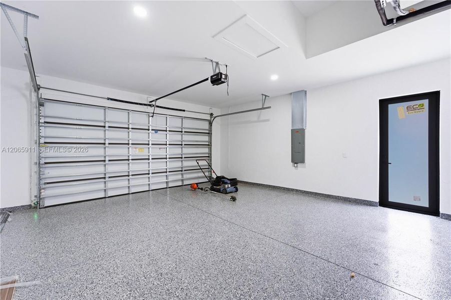 Spacious, unfurnished interior of a new home in , Lehigh Acres (Image 16).