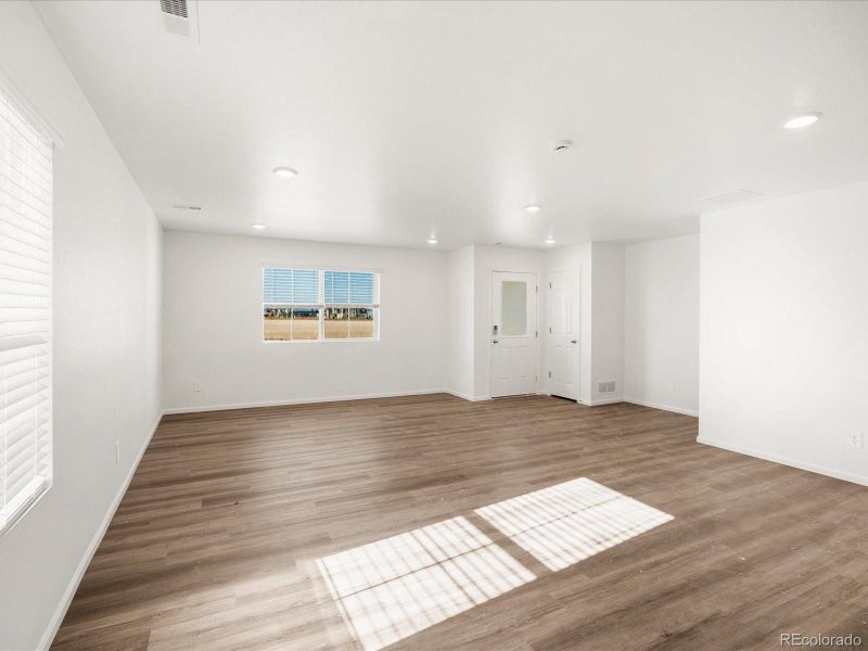 Spacious, unfurnished interior of a new home in Skyview at High Point, Aurora (Image 17).