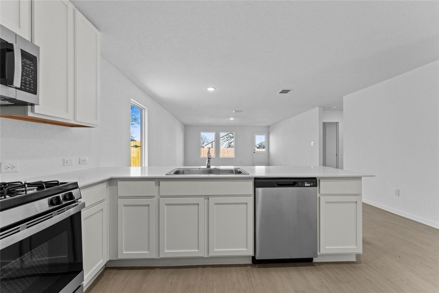Furnished interior view inside a new home in Friendship Oaks, Fredericksburg (Image 4).