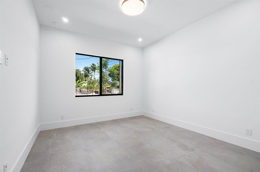 Spacious, unfurnished interior of a new home in , Pompano Beach (Image 16).