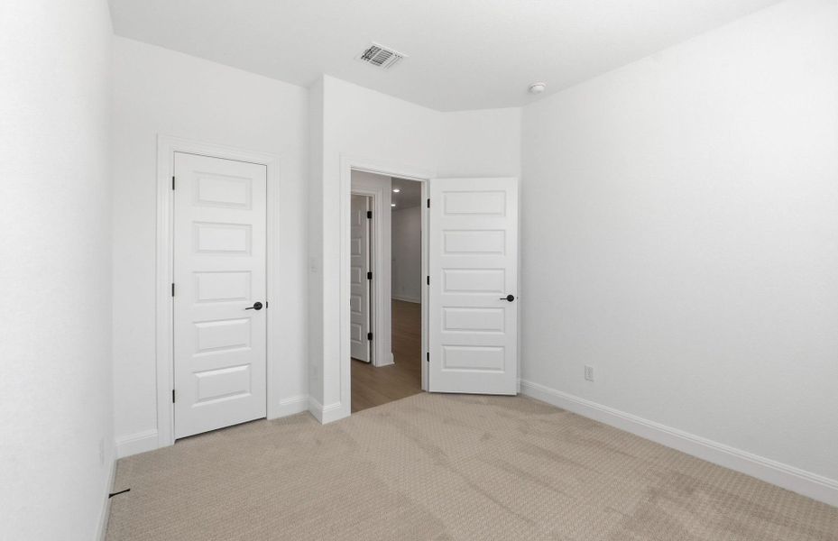 Spacious, unfurnished interior of a new home in Santa Rita Ranch, Liberty Hill (Image 57).